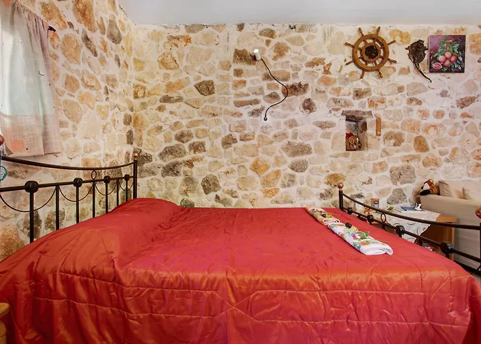Lithahiro Stone House
